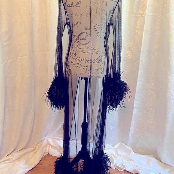 SzM, Victoria’s Secret, black, sheer, feather embellished robe. - Picture 4 of 5